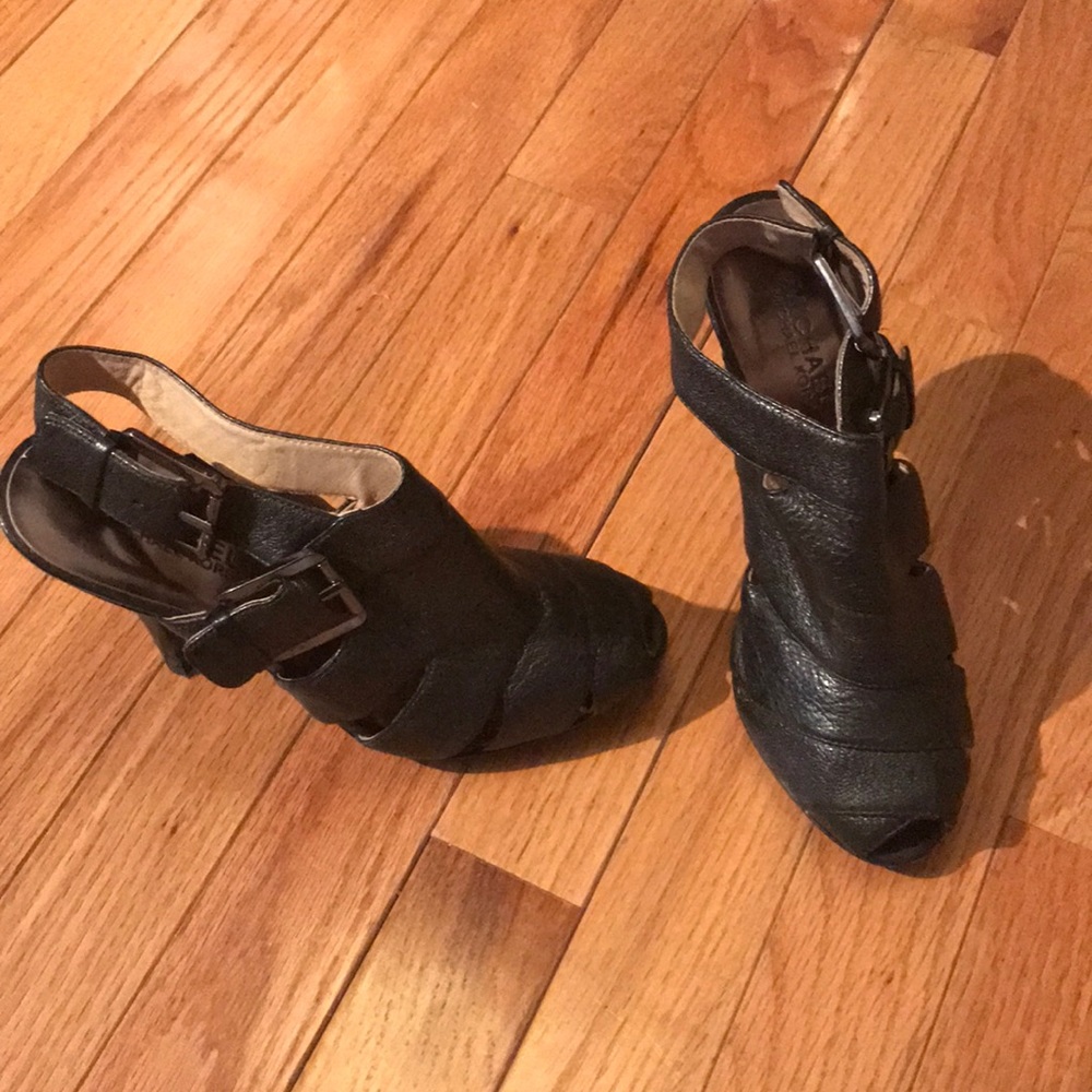 Michael Kors Pump- size 7 dark grey buckle 4.5 in - Picture 4 of 8